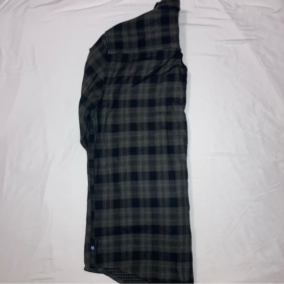 Chaps long sleeve thick button down plaid gray and charcoal EUC size medium - Picture 3 of 5